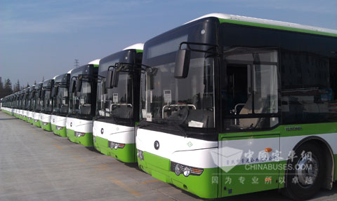 江苏省常熟市常运公共交通公司运行的宇通新能源公交车