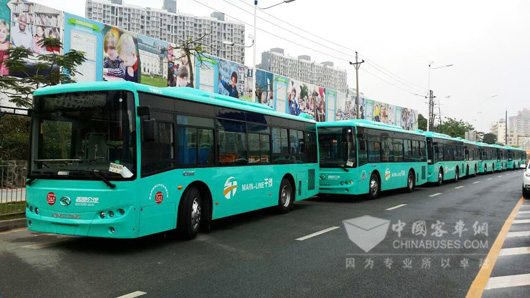 400辆金龙客车交付深圳西部公汽