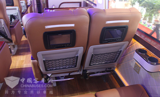 头等舱搬进大客车,亚星带来奢华旅途