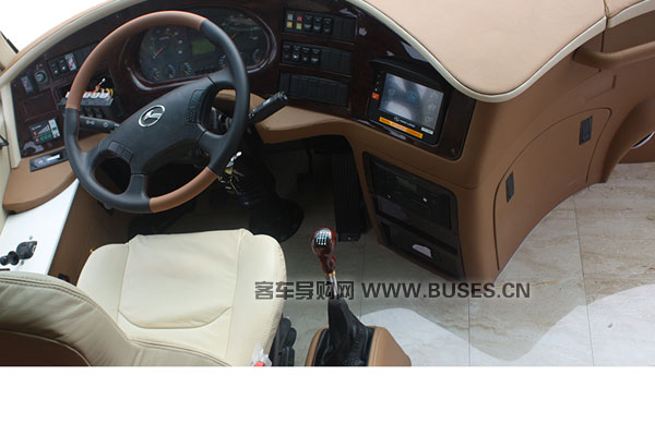 金龙XMQ5180XSW商务车