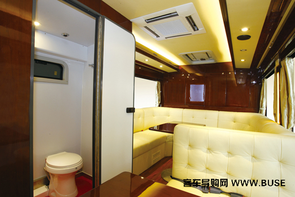 宇通客车ZK5151XZS1楼盘车-车厢内饰