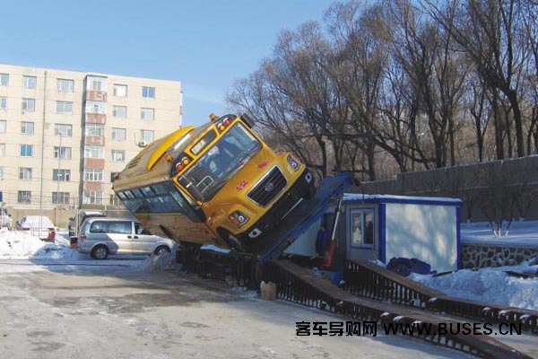 黄海客车DD6100C02FXN中小学生专用校车