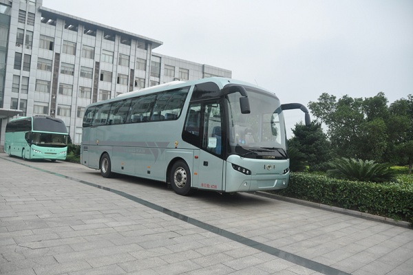 青年JNP6108LBEV客车(纯电动24-47座)