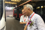 沈阳华龙 客车行业新兵老将征战上海滩