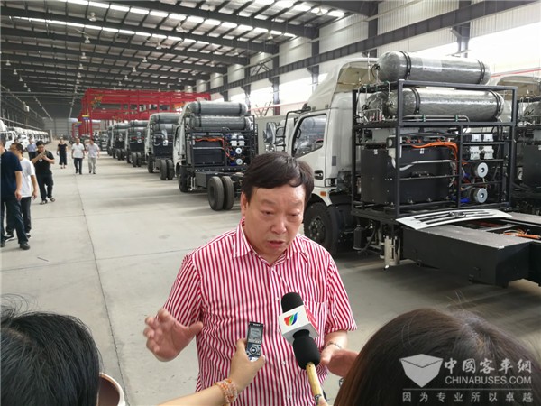 重磅|全球首辆水氢燃料车在青年诞生