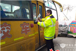 山西绛县：校车“冬眠”我检验 开学驾驶保平安