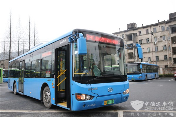 浙江：行车稳 噪音低 更舒适 龙港首批新能源公交车上路了