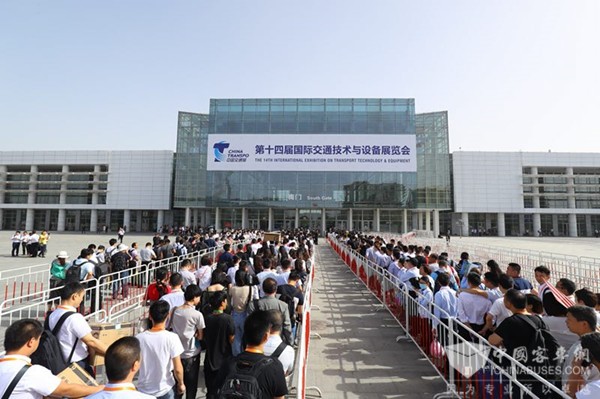 李部长莅临2018中国交通展，客车成果斐然