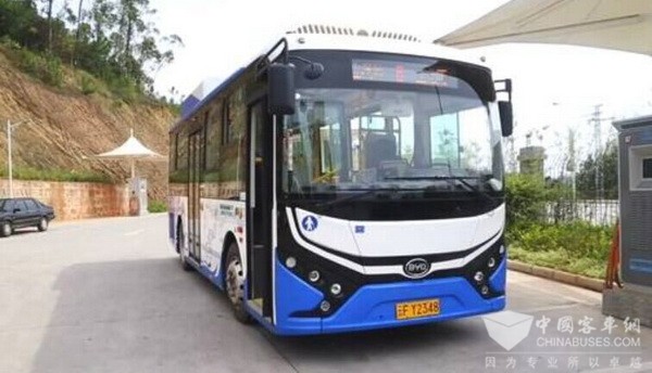 比亚迪1-7月累计销售新能源汽车9.37万辆