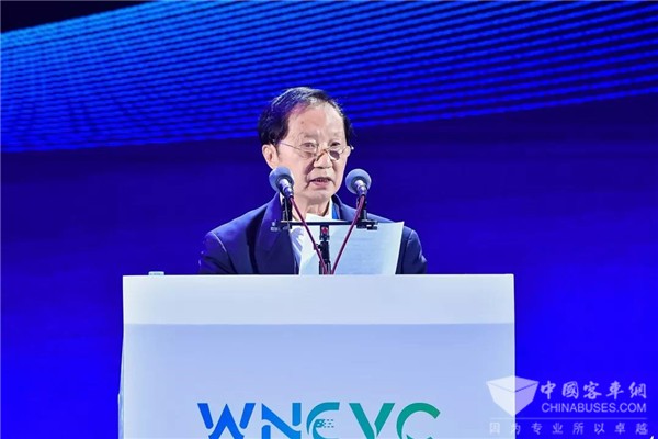 中国电动汽车百人会陈清泰：汽车革命与能源、交通、城市变革协同发展
