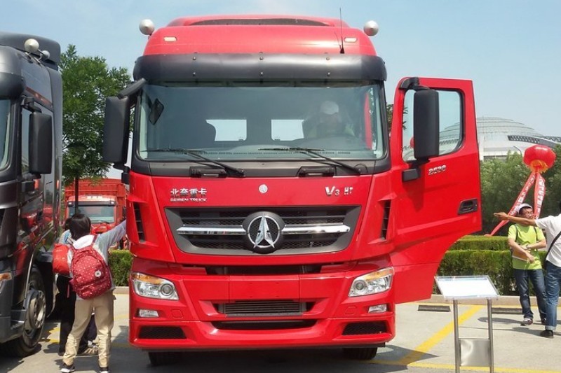 北奔 V3HT重卡 430马力 6X2牵引车(中提升桥)