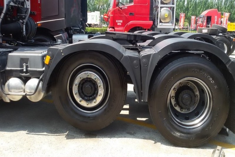 北奔 V3HT重卡 430马力 6X2牵引车(中提升桥)