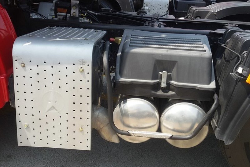北奔 V3HT重卡 430马力 6X2牵引车(中提升桥)