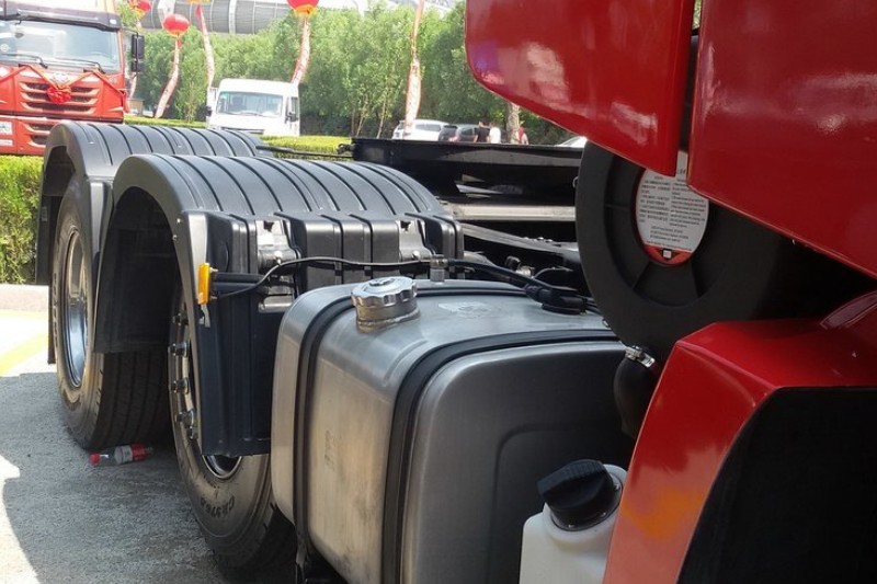 北奔 V3HT重卡 430马力 6X2牵引车(中提升桥)