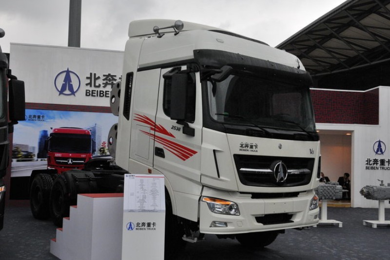 北奔 V3重卡 380马力 6X4 LNG牵引车(ND42500B33J7)