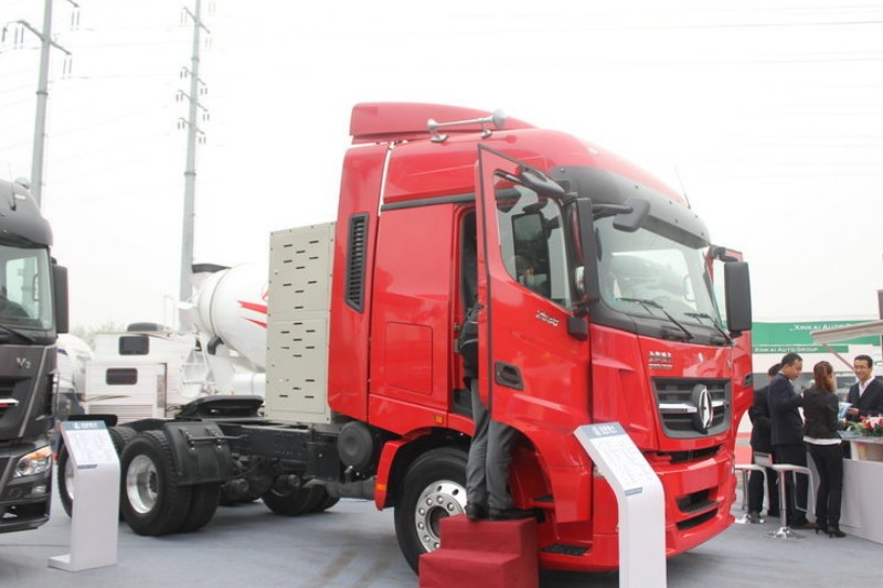 北奔 V3重卡 380马力 6X4 LNG牵引车(ND4250B38J7)