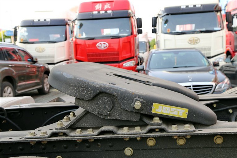 一汽解放 J6P重卡 460马力 6X4 国四牵引车(超速档)(CA4250P66K24T1A1E4)