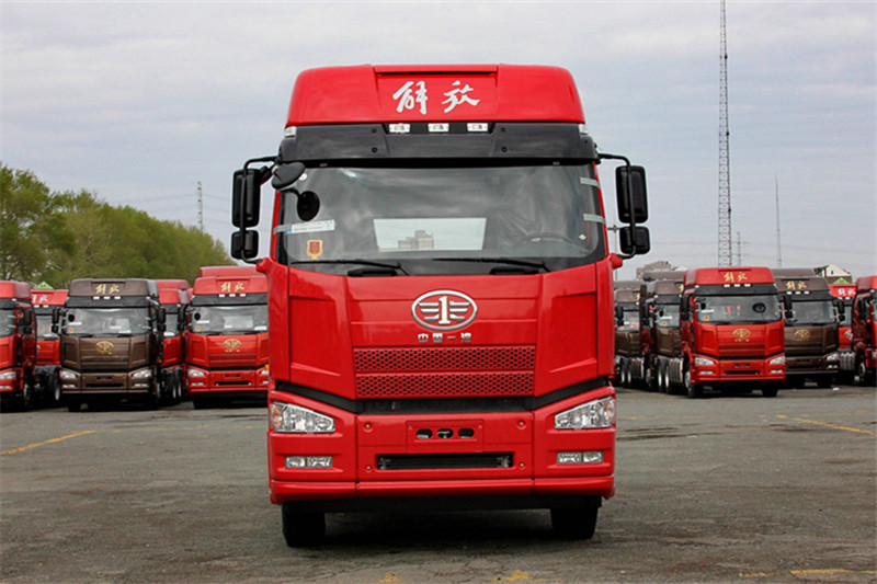 一汽解放 J6P重卡 500马力 6X4 国四牵引车(CA4250P66K25T1A1E4)