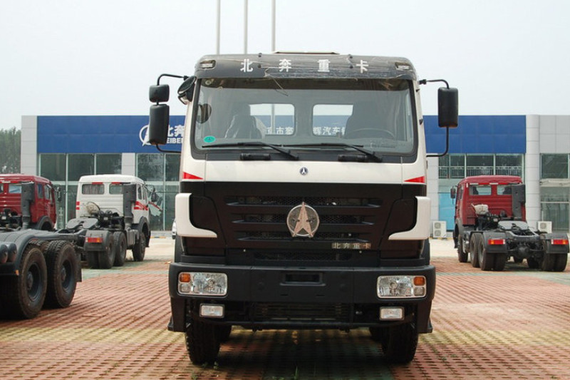 北奔 NG80系列重卡 270马力 4X2 5.5米 国四排半栏板载货车(ND1165A48J)