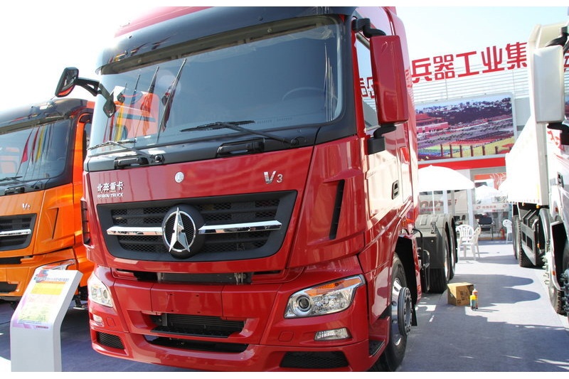 北奔 V3重卡 300马力 6X4 LNG 国四牵引车(ND4250B38J7)