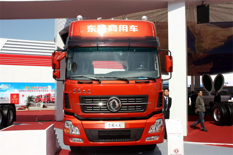 东风商用车 天龙重卡 385马力 6X4 国四牵引车(AMT)(DFL4251A16)