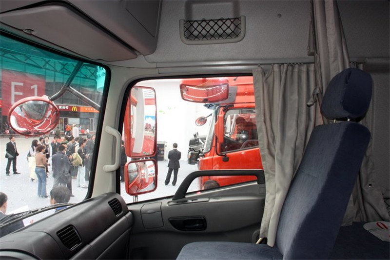 东风商用车 天龙重卡 385马力 6X4 国四牵引车(AMT)(DFL4251A16)