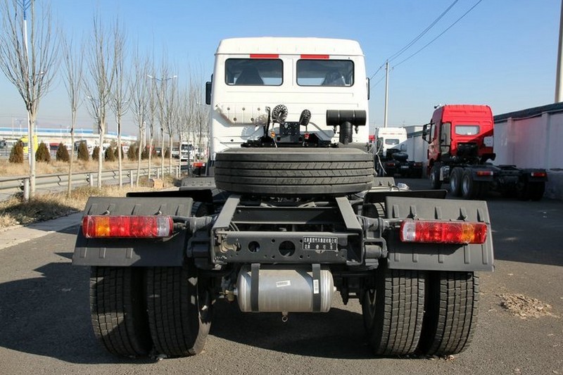 北奔 NG80重卡 340马力 6X4 国五天然气牵引车(ND4250B38J6Z00)