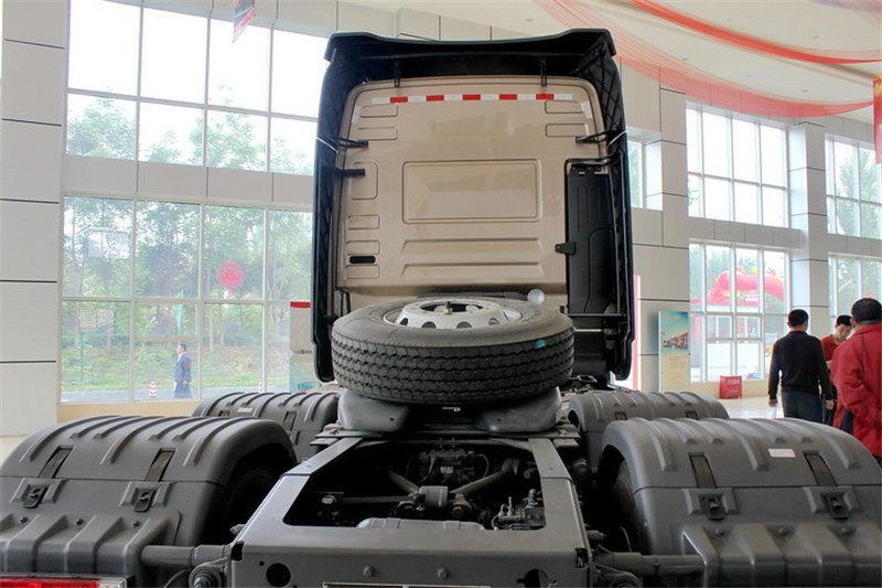 东风商用车 天龙旗舰重卡 480马力 6X4 国四牵引车(DFH4250C)