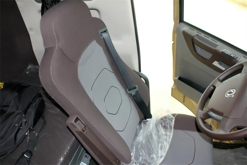 东风商用车 天龙旗舰重卡 480马力 6X4 国四牵引车(DFH4250C)