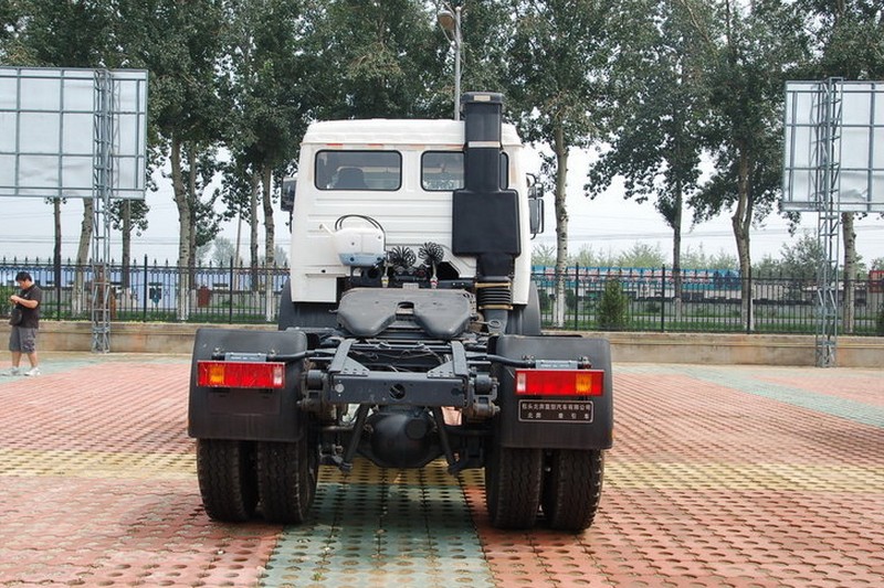北奔 NG80重卡 375马力 4X2 天然气 国五牵引车(ND4180A38J6Z01)