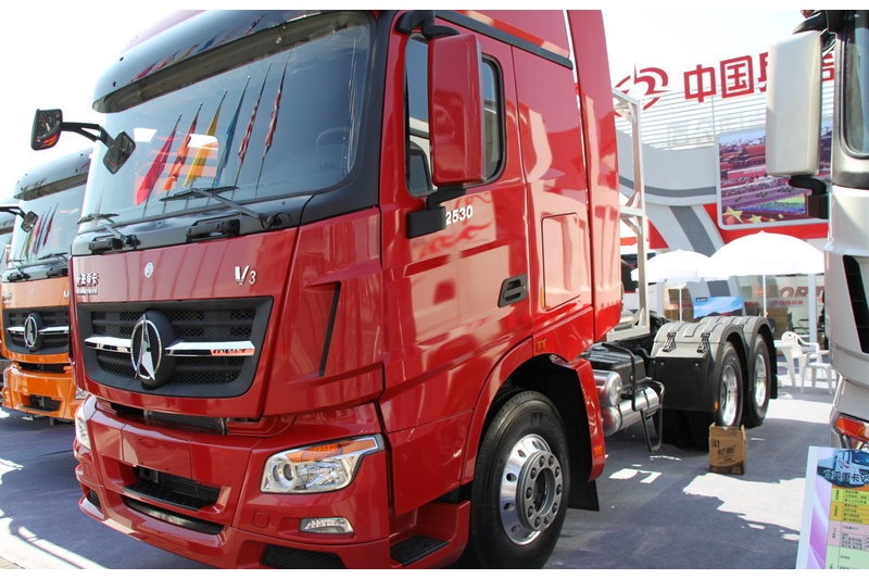 北奔 V3重卡 300马力 6X4 LNG 国四牵引车(ND4250B38J7)