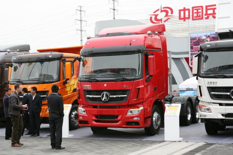 北奔 V3重卡 300马力 6X4 LNG 国四牵引车(ND4250B38J7)