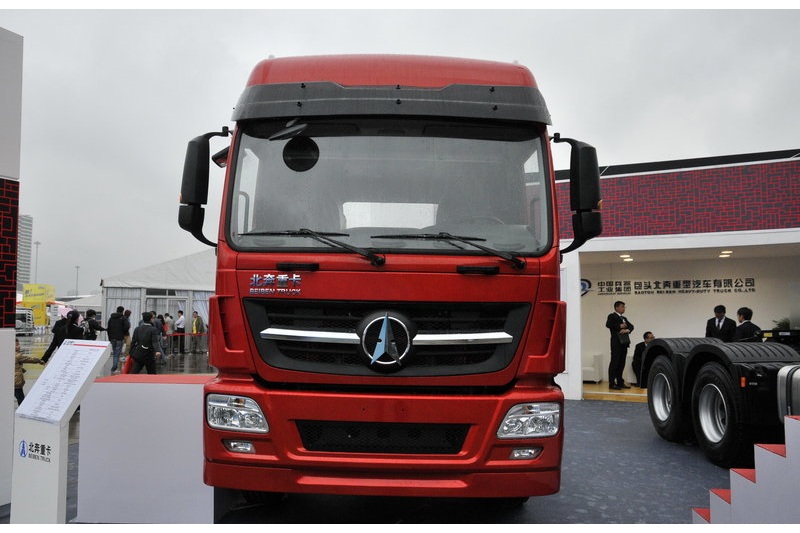 北奔 V3重卡 375马力 6X2 天然气 国五牵引车(ND4240L27J7Z00)
