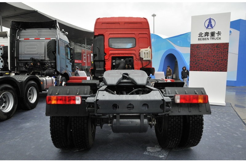 北奔 V3重卡 375马力 6X2 天然气 国五牵引车(ND4240L27J7Z00)