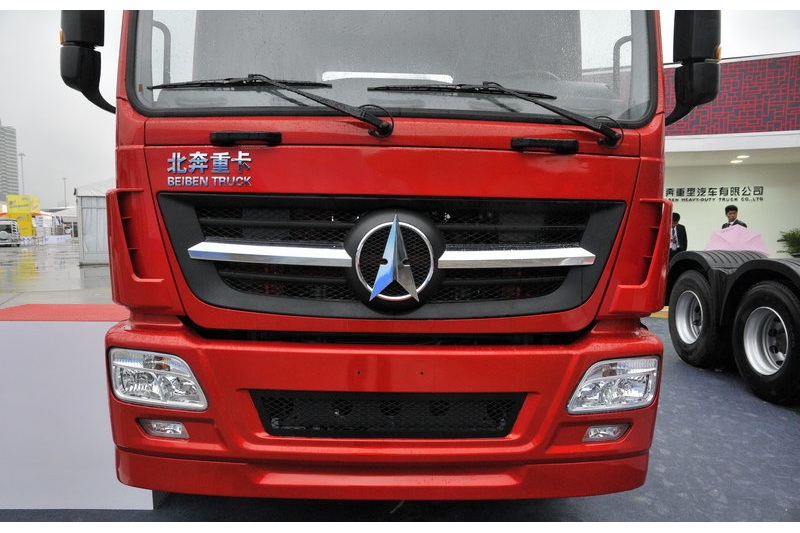 北奔 V3重卡 375马力 6X2 天然气 国五牵引车(ND4240L27J7Z00)