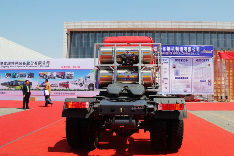 北奔 V3M重卡 340马力 6X2 天然气 国五牵引车(ND4240L27J7Z01)