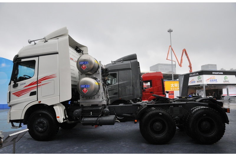 北奔 V3重卡 340马力 6X4 天然气 国五牵引车(ND4250B38J7Z00)