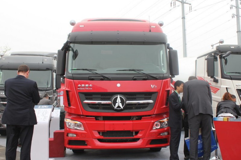 北奔 V3重卡 轻量化版 400马力 6X4 国四牵引车(ND4253B34J7)