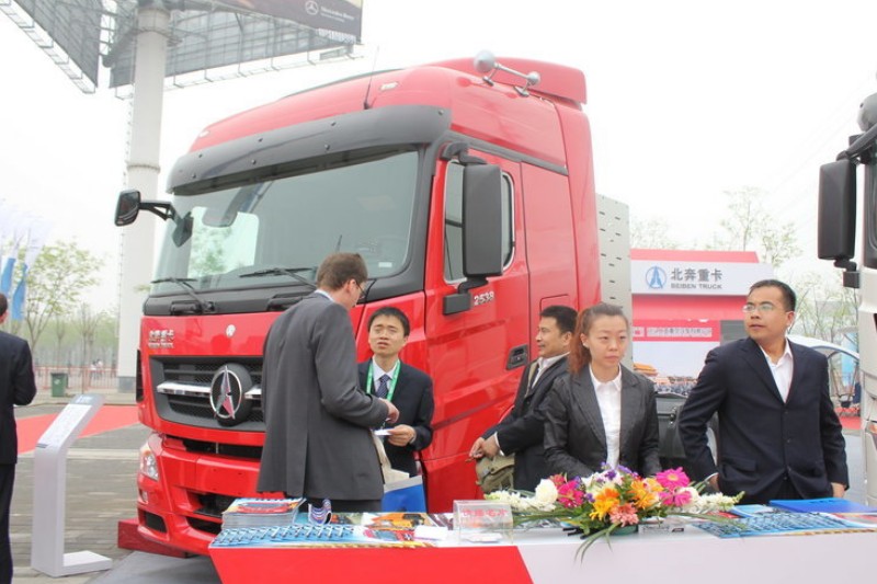 北奔 V3重卡 轻量化版 400马力 6X4 国四牵引车(ND4253B34J7)