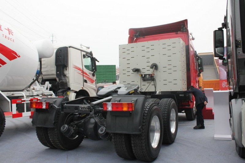 北奔 V3重卡 轻量化版 400马力 6X4 国四牵引车(ND4253B34J7)