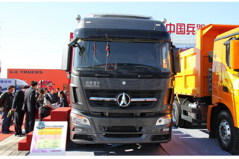 北奔 V3重卡 轻量化版 375马力 6X4 国四牵引车(ND4252B34J7)