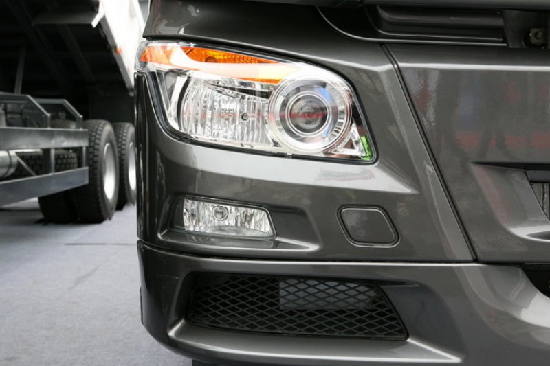 北奔 V3重卡 轻量化版 336马力 6X4 国四牵引车(ND4252B34J7)