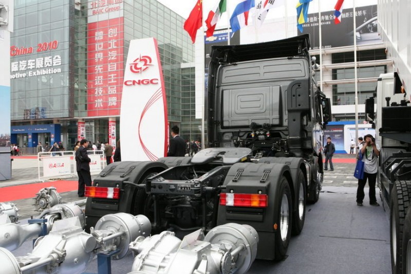 北奔 V3重卡 轻量化版 336马力 6X4 国四牵引车(ND4252B34J7)