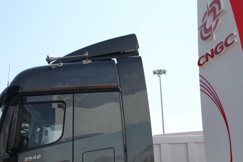 北奔 V3重卡 轻量化版 336马力 6X4 国四牵引车(ND4252B34J7)
