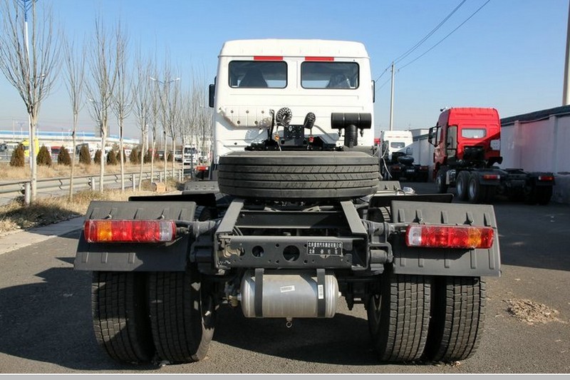 北奔 NG80B重卡 375马力 6X2 国四牵引车(ND42402L23J)