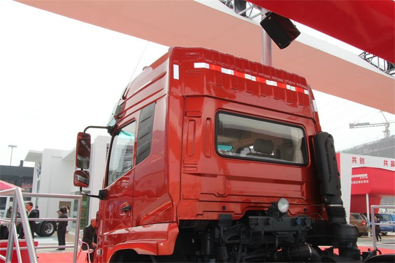 东风商用车 天龙准重卡 315马力 6X2 国四牵引车(DFL4250A3)