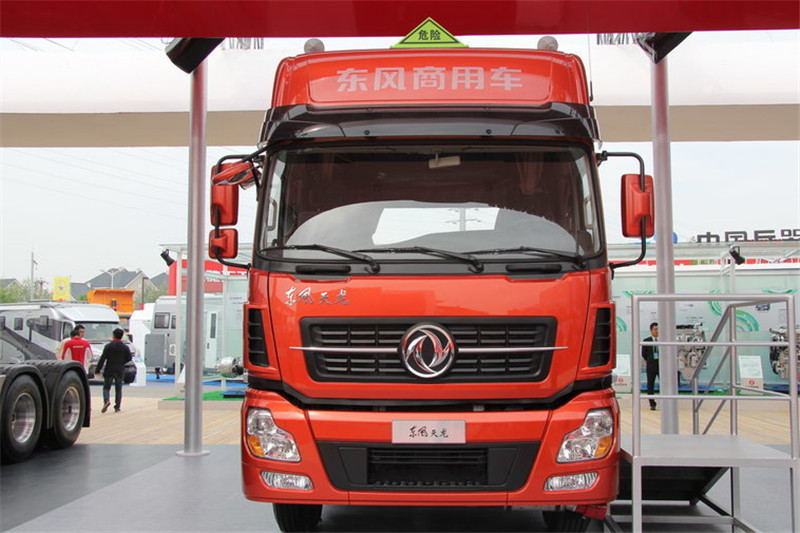 东风商用车 天龙重卡 385马力 6X4 国四危化品牵引车(DFL4251A16)