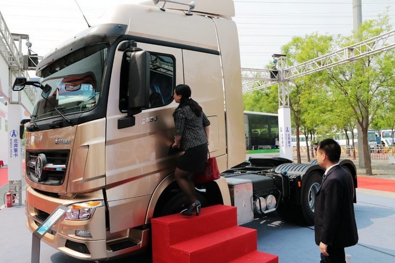 北奔 V3ET重卡 430马力 6X4 国五牵引车(ND4250BD5J7Z07)