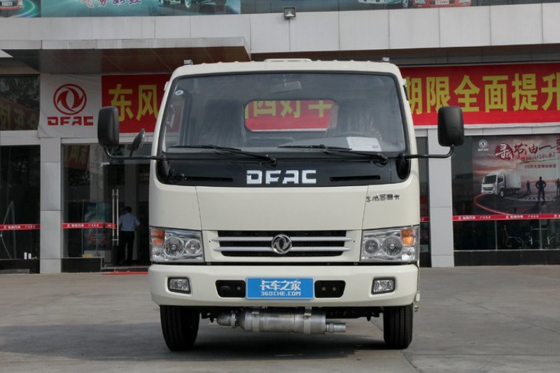 东风 多利卡D6 115马力 4X2 3300轴距 国四 单排危化品运输车底盘