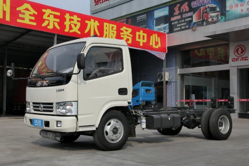 东风 多利卡D6 115马力 4X2 3300轴距 国四 单排危化品运输车底盘